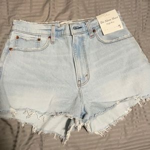 Abercrombie curve love the mom short high rise